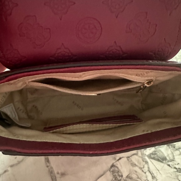 Guess Crossbody - Picture 4 of 4